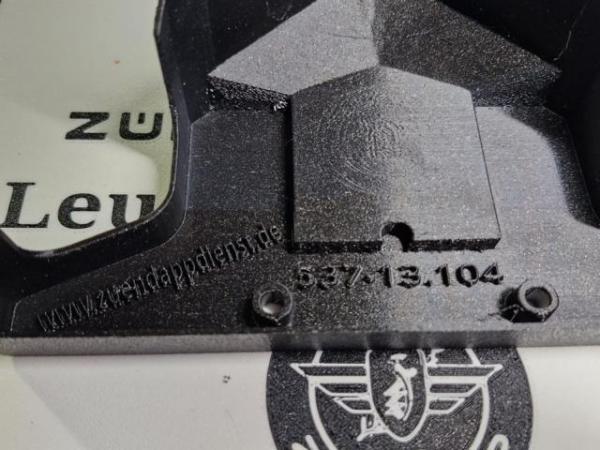 Zündapp Lenkerabdeckung 537-​13.104 mit weißem Flügelemblem - Struktur PETG
